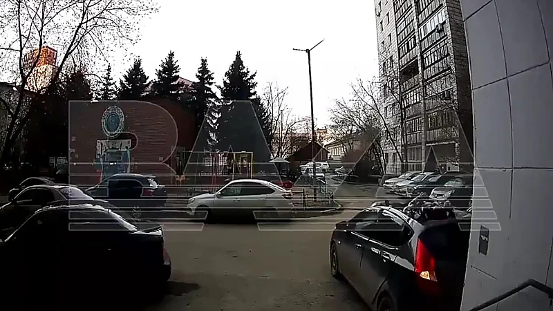 عجوز تنجو من الموت بأعجوبة بعد سقوطها من الطابق السادس.. فيديو