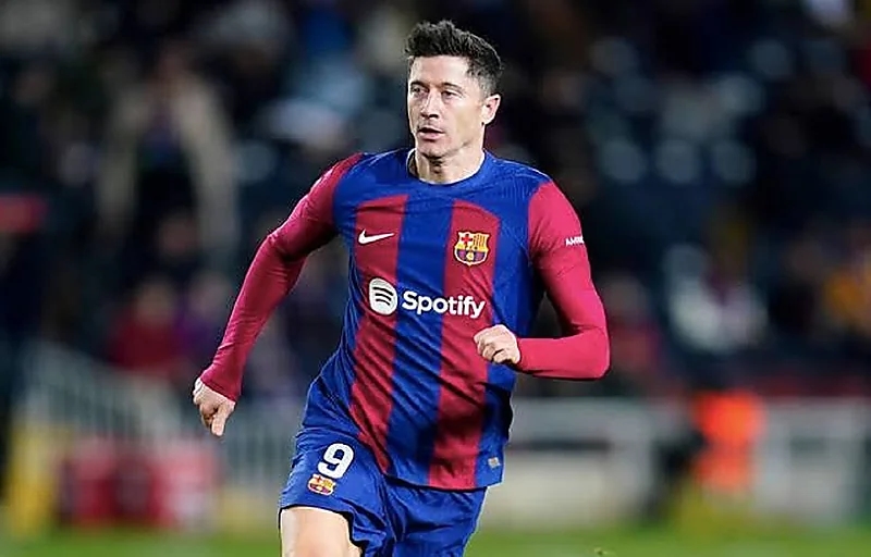 برشلونة يترقب بقلق حالة ليفاندوفسكي قبل نهائي كأس الملك