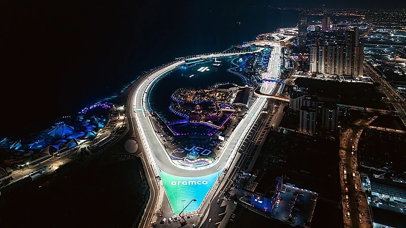 لقطات مذهلة لحلبة كورنيش جدة بعدسة الأقمار الصناعية خلال سباق فورمولا1