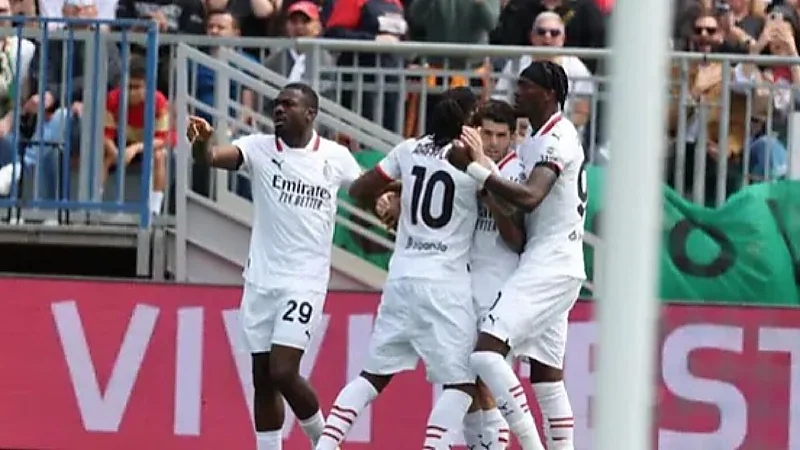 ميلان يفوز على فينيسيا