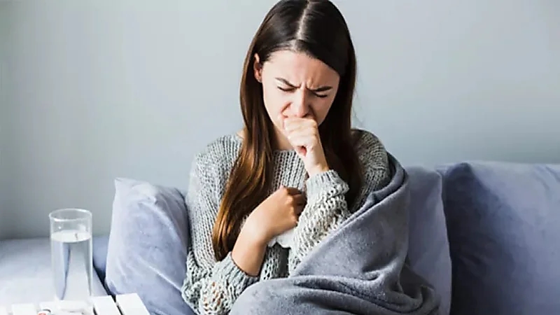 أخصائي تغذية يكشف عن 4 وصفات طبيعية لتهدئة الكحة.. فيديو