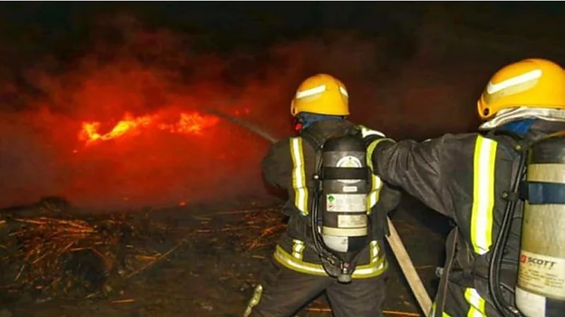 الدفاع المدني يخمد حرائق في الخبيراء شرق حفر الباطن.. فيديو