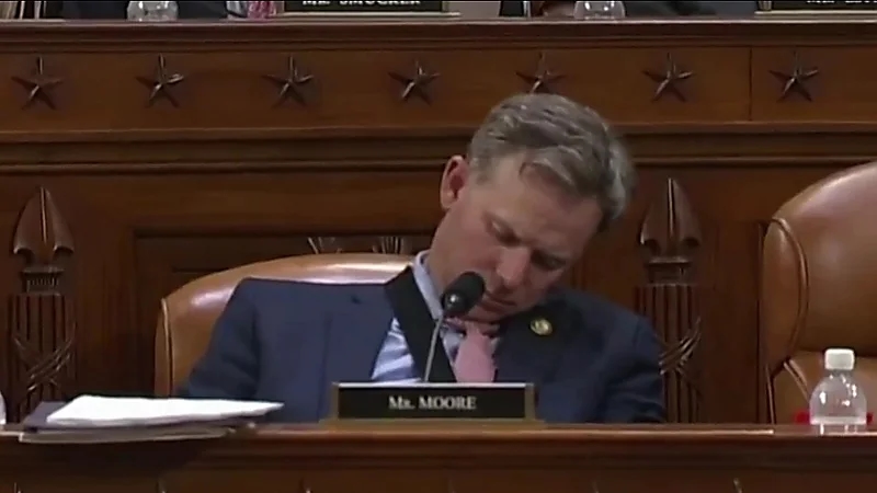 نواب بالكونغرس الأمريكي يغطّون في نوم عميق أثناء الجلسة ..فيديو