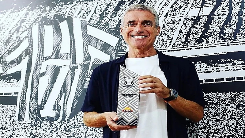 كورينثيانز يفاوض مدرب النصر السابق