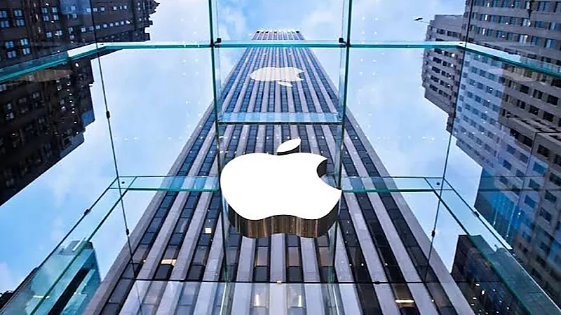 أبل تدهش العالم بآيفون زجاجي وآخر قابل للطي