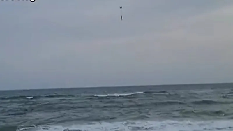 طائرة مسيرة تنقذ فتاة من الغرق .. فيديو