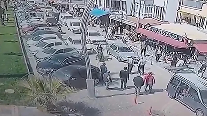 رجل يخطف زوجته بمساعدة أصدقائه .. فيديو