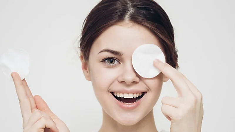 9 أسرار من روتين المشاهير لبشرة مشرقة ونضرة