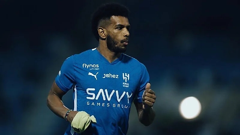 مشجع يستوقف البليهي عند اشارة مرور للتصوير معه .. فيديو