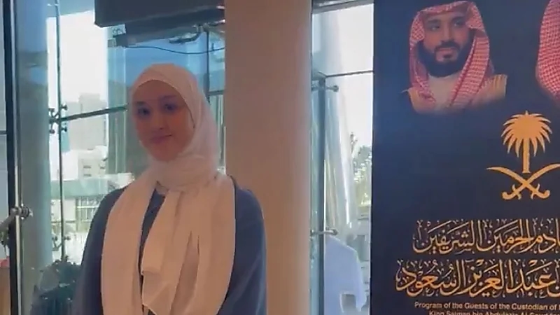 حاجة من جمهورية التشيك: اعتنقت الإسلام بسبب القيم الأسرية الموجودة فيه.. فيديو