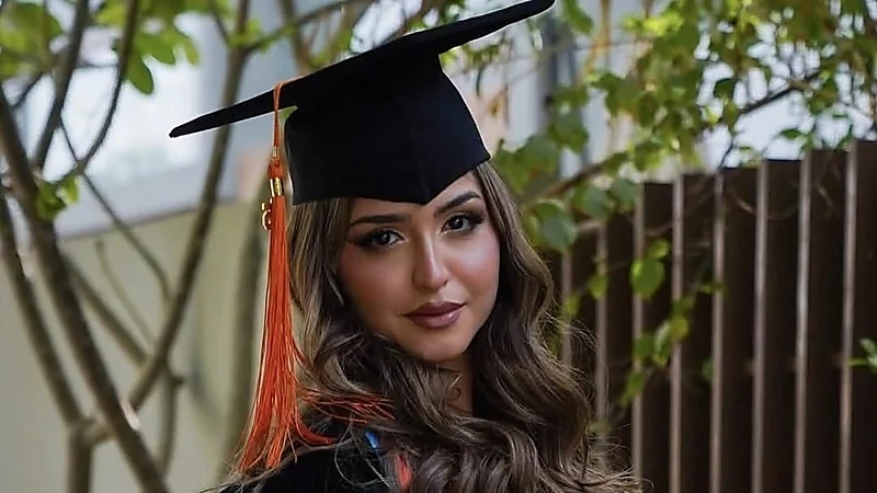 ‏حلا الترك تنتقم من والديها في يوم التخرج: عمتي هي من وقفت بجانبي.. فيديو