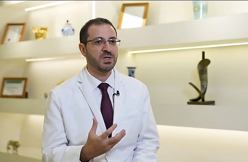 طبيب جلدية يحذر: أمراض الصيف ترتبط بأسلوب الحياة وهذه أبرزها.. فيديو