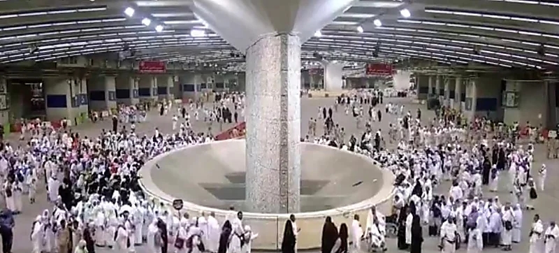 ضيوف الرحمن يتوافدون على منشأة الجمرات لرمي جمرة العقبة الكبرى.. فيديو