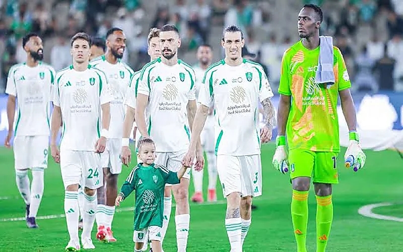 فنربخشة يضع مدافع الأهلي روجر إيبانيز على راداره الصيفي