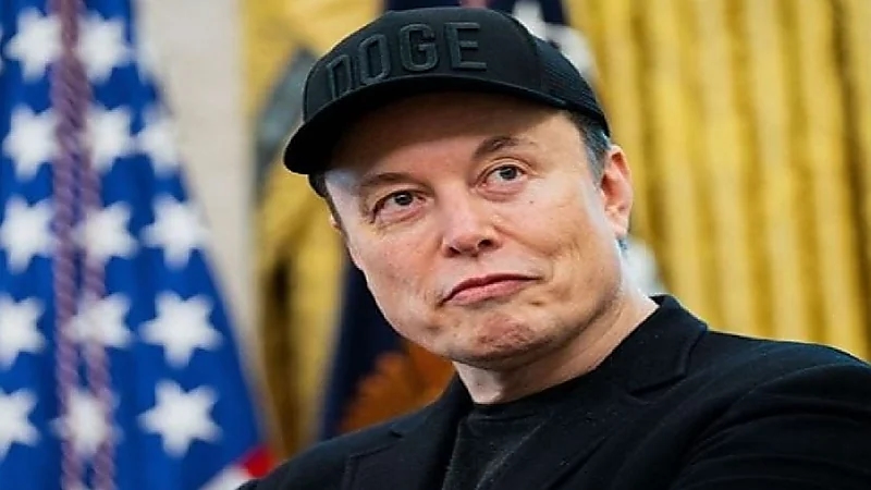 شجار جسدي بين إيلون ماسك ووزير الخزانة الأمريكي خارج المكتب البيضاوي