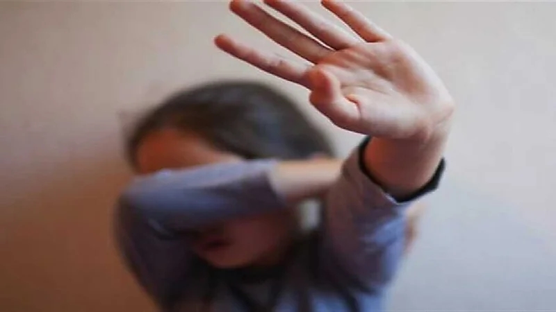 أب يغتصب ابنته المعاقة لسنوات وينجب منها