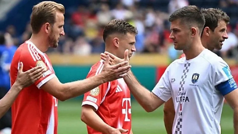 من "الكاشير" إلى كأس العالم للأندية .. صورة قائد أوكلاند تشعل مواقع التواصل