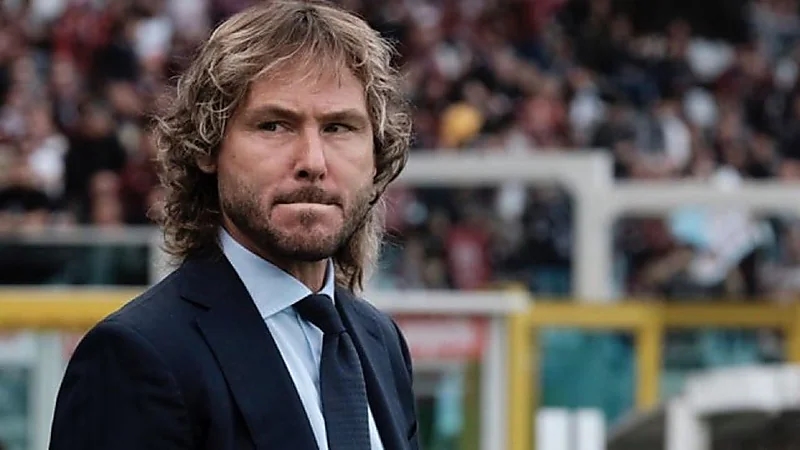 نيدفيد يتولى مسؤولية منتخب التشيك