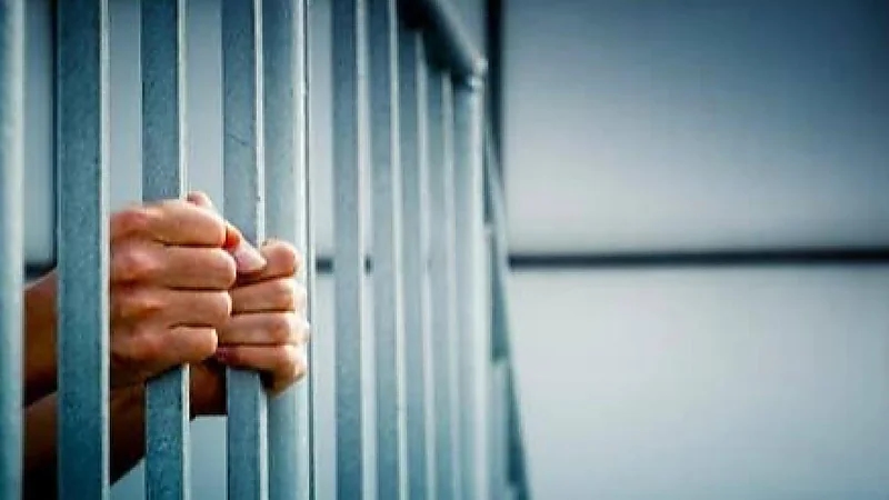 السجن 20 عام لشاب واقع فتاة مراهقة