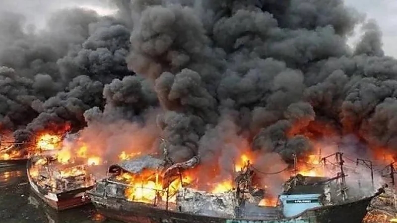 حريق بناقلة نفط يسفر عن وفاة 4 وإصابة5  آخرين