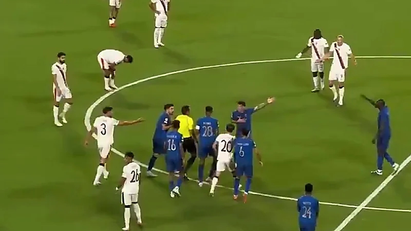 نيفيز ينفجر غضبًا على الحكم بعد احتساب هدف السيتي الأول  .. فيديو