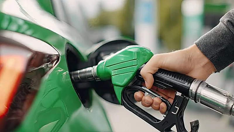 رجل ينسى زوجته في محطة وقود ويقطع 300 كيلومتر دون أن يلاحظ!