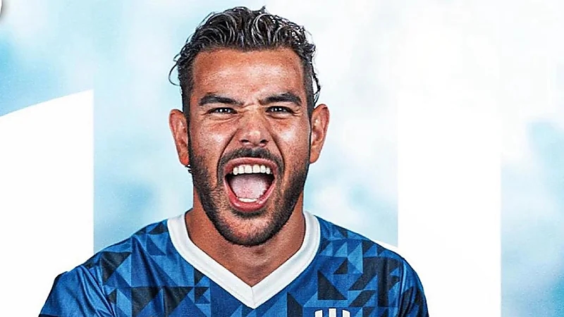 4 لاعبين يزاحمون ثيو على مركزه في دفاع الهلال