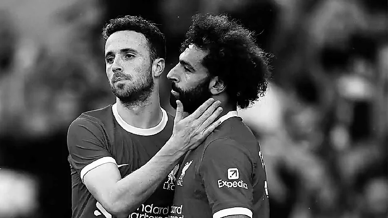 محمد صلاح يظهر لأول مرة مع عائلة جوتا في أنفيلد .. صور