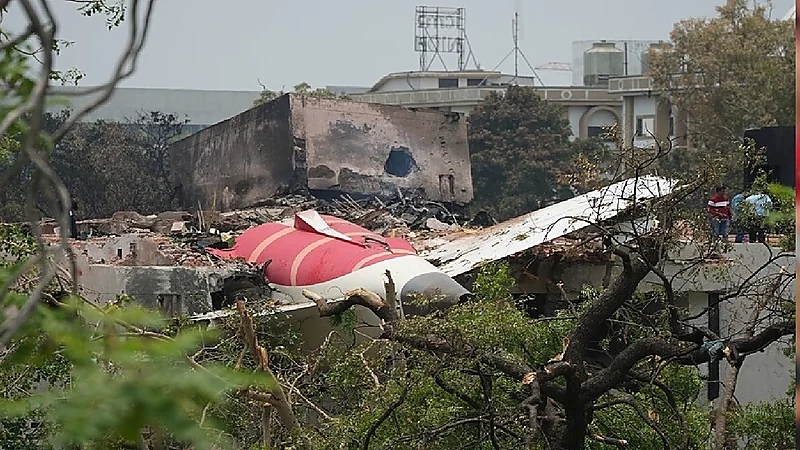 تسجيل يكشف تصرف صادم لقائد الطائرة الهندية المنكوبة قبل تحطمها بلحظات