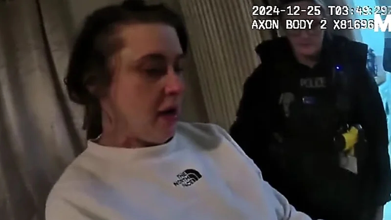 السجن مدى الحياة لامرأة طعنت حبيبها السابق لنشره صورته على تطبيق تيندر ..فيديو