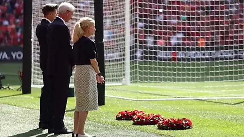 استهجان يُفسد لحظة صمت تكريمية لجوتا في درع المجتمع .. فيديو