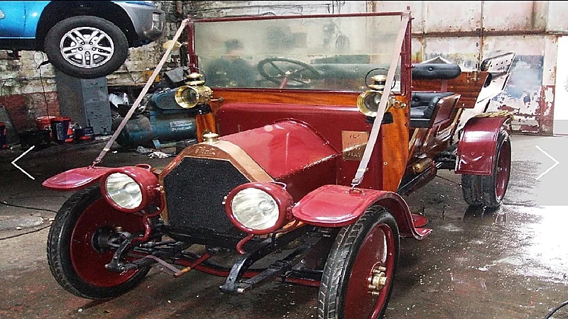 أول سيارة في الرياض بين روايتين تاريخيتين.. صور