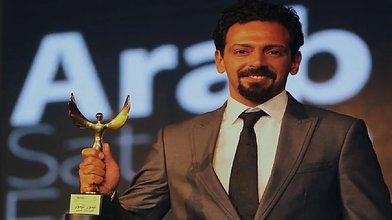 ريهام عبدالغفور تنفعل على ملاحقيها خلال عزاء تيمور تيمور.. فيديو