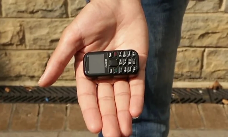 بحجم علبة الكبريت.. أغرب 5 هواتف صغيرة في العالم