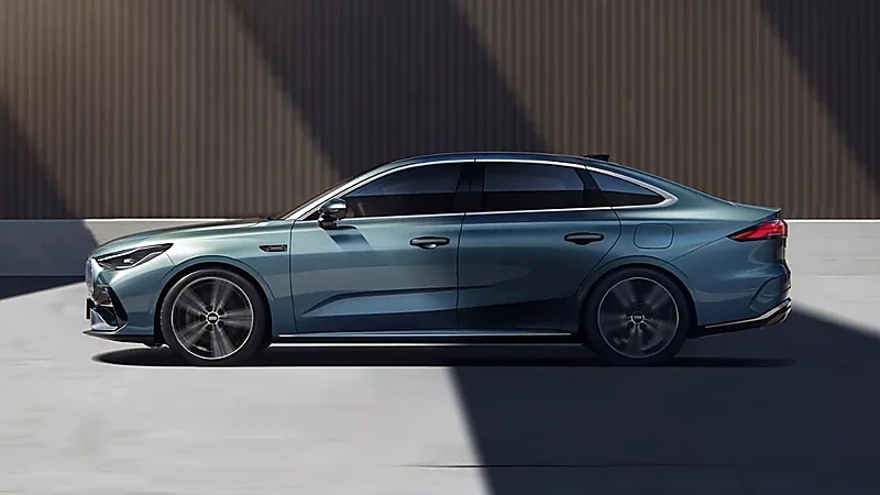 الصور الأولى لسيارة جيلي جالاكسي ستار 6 الفاخرة.. صور