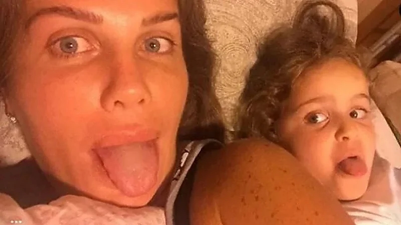 نيكول سابا تكشف سبب الاكتفاء بإبنة واحدة