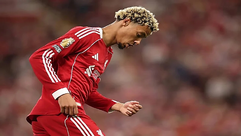 إيكيتيكي يتعرض لورطة بعد تصويره نفسه أثناء القيادة .. فيديو