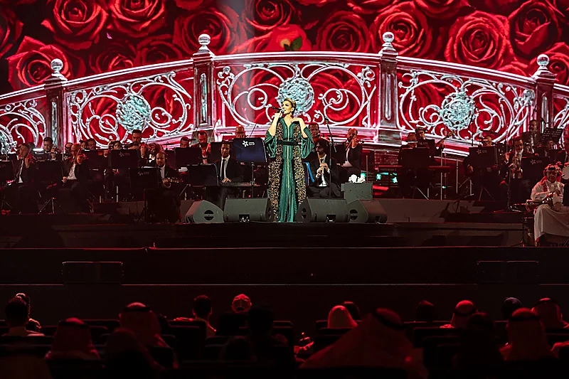 أسماء لمنور وعبادي الجوهر يحييان ليلة طربية في موسم جدة