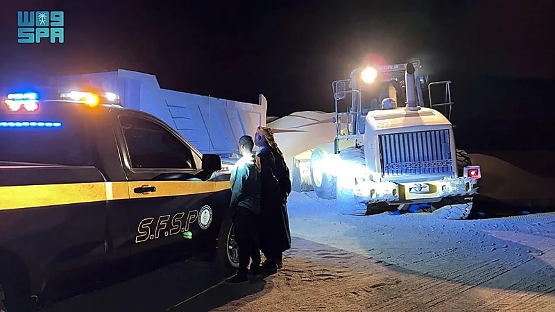 ضبط مخالفَين لنظام البيئة لاستغلالهما الرواسب في تبوك