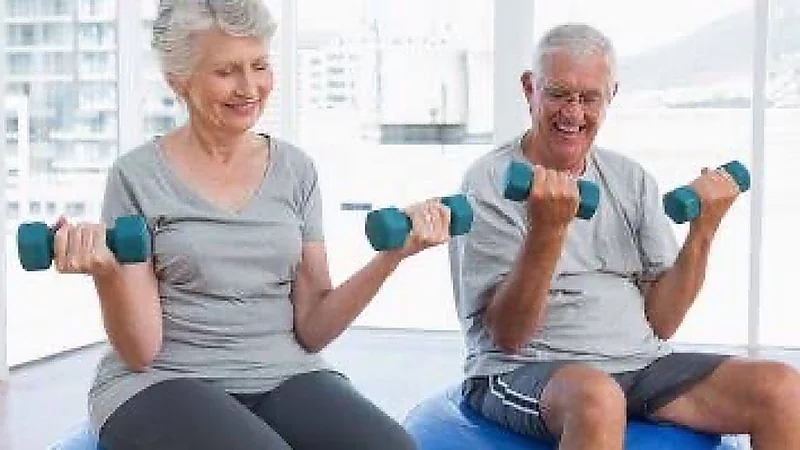 أخصائية: الرياضة تساهم في مقاومة الهدم العظمي مع التقدم في العمر .. فيديو