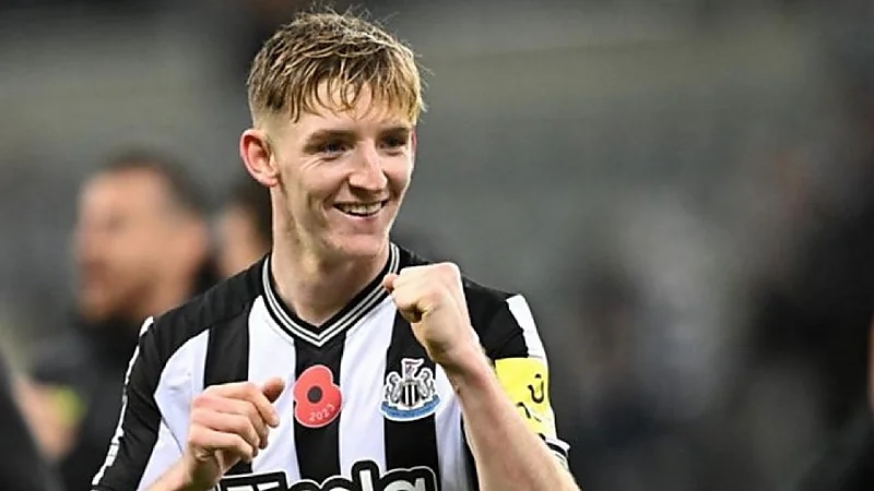 نيوكاسل يستعيد جوردون قبل مواجهة أرسنال