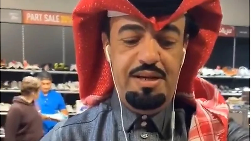 رجل يبرر ارتداءه للذهب:اعتبروني أنا من الحريم..فيديو