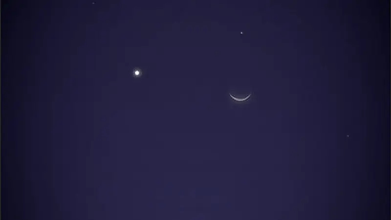 اقتران القمر والمشتري يزين سماء المملكة مساء اليوم