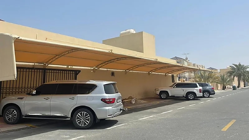 البلديات تُحدد الاشتراطات الفنية والتنظيمية لمظلات السيارات داخل حدّ الملكية