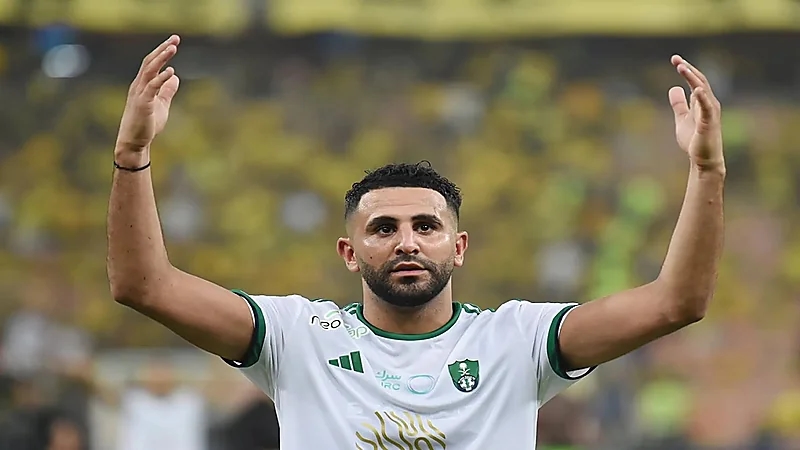 استدعاء رياض محرز ومهاجم نيوم لقائمة الجزائر