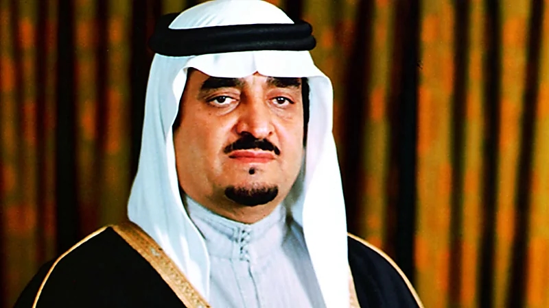 مقطع من التاريخ للملك فهد وهو يتحدث مع ابنه الأمير عبدالعزيز بروضة التنهاة