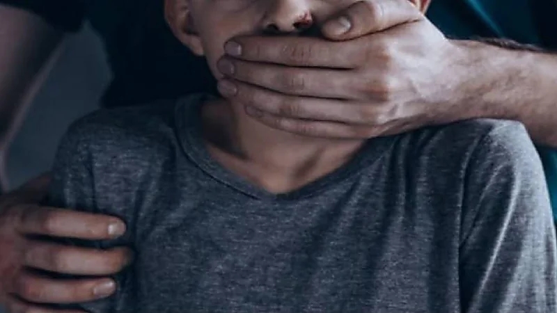 إحالة حارس عقار للمحاكمة بتهمة هتك عرض طفل