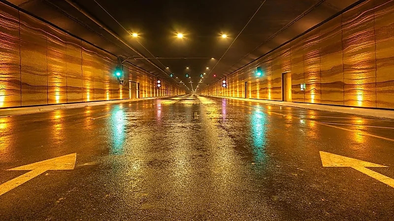 فتح الحركة المرورية بالاتجاهين في نفق أبي بكر بالرياض