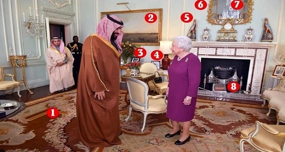 تحف الملكة إليزابيث أثناء استقبال ولي العهد