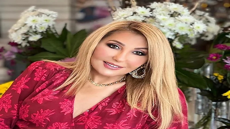 صور..نادية الجندي تخطف الأنظار بالأحمر